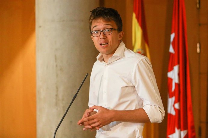 El portavoz de MásMadrid en la Asamblea de Madrid, Íñigo Errejón, en rueda de prensa tras la primera sesión del segundo pleno de la investidura de la candidata del PP a la Presidencia de la Comunidad de Madrid.