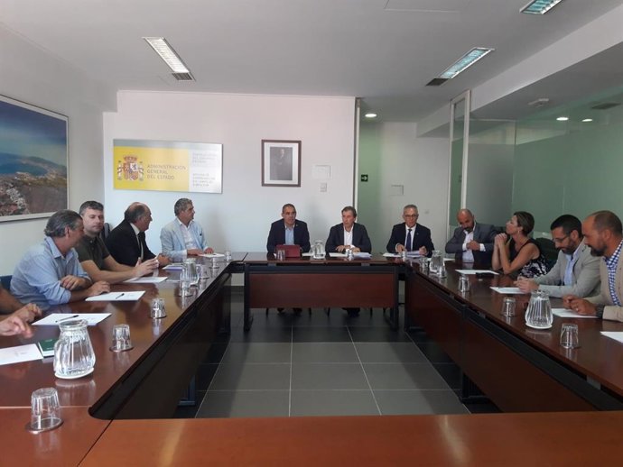 Alcaldes reunidos con el subdelegado del Gobierno y el gerente de Renfe Andalucía sobre los trenes a Algeciras