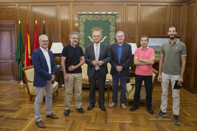 Visita Asociación de Municipios del Camino de Santiago al Ayuntamiento de Pamplona