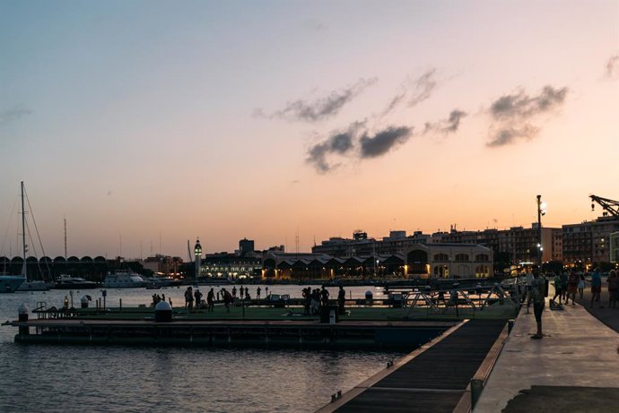Cine desde el agua en La Marina