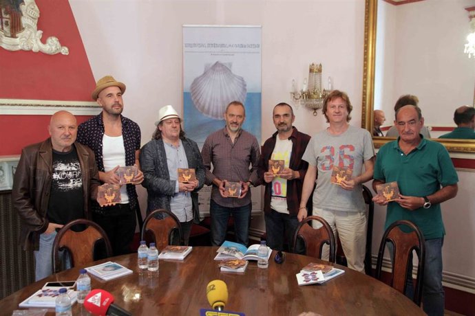Foto durante la presentación del CD '10 años de cooperación cultural Huesca/Casablanca' este martes en el Casino de Jaca.