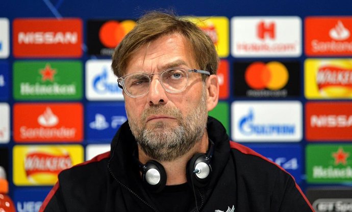Juergen Klopp en rueda de prensa con el Liverpool