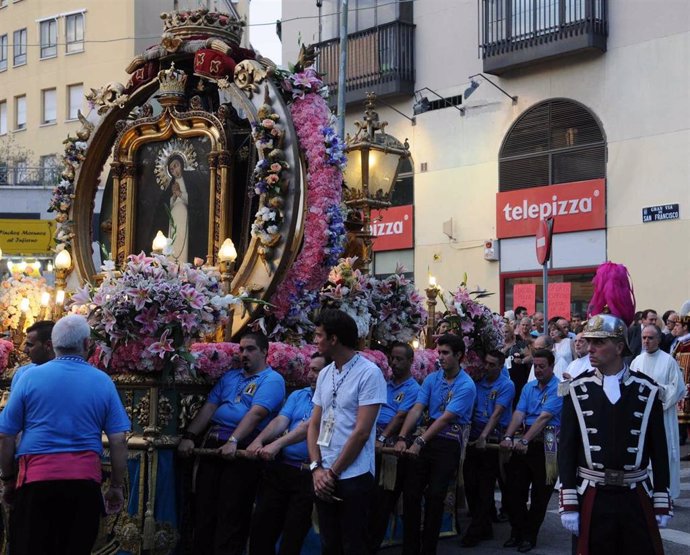 Imagen de archivo de la procesión de la Virgen de la Paloma.