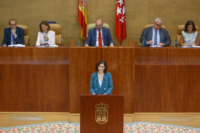 La candidata del PP a la Presidencia de la Comunidad, Isabel Díaz Ayuso, durante su intervención en la primera sesión del segundo pleno de su investidura presidida por Juan Trinidad.