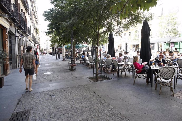 Imagen de recurso de bares y terrazas en la Plaza de Chueca en Madrid.