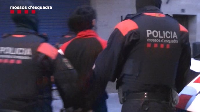 Los Mossos d'Esquadra detenienen a 4 personas por robar gas freón en Barcelona