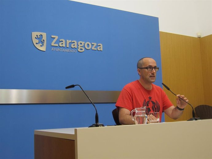 El portavoz de Zaragoza en Común en la Comisión de Servicios Públicos y Movilidad de Zaragoza, Alberto Cubero.