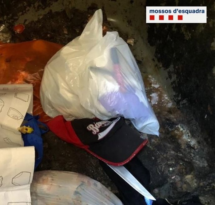 Ganivet presumptament usat per un detingut per apunyalar indiscriminadament a persones 'sense sostre' en el districte de Nou Barris de Barcelona.