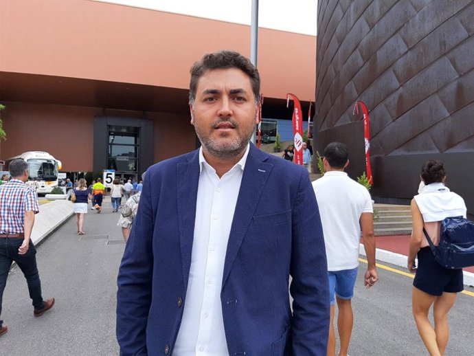 El eurodiputado asturiano por el PSOE, Jonás Fernández, después de participar en el Día de Europa en la Fidma