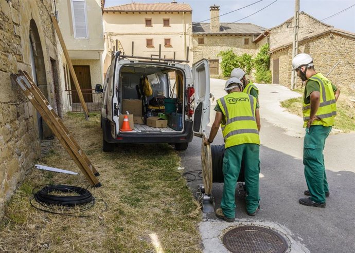 Instalanción de la infraestructura que permite que la banda ancha llegue a nuevas localidades de la provincia de Huesca.