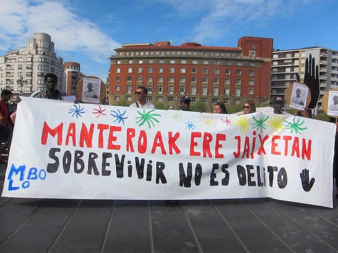 Concentración SOS Racismo en Bilbao
