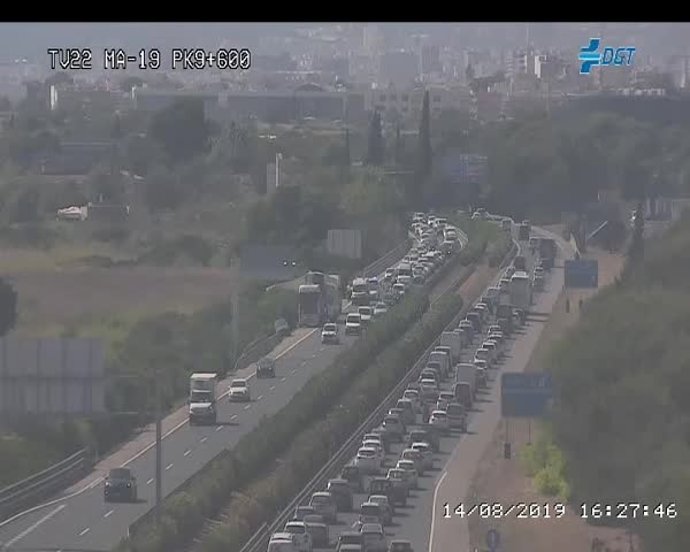 Imatge del embús a la Ma-19.