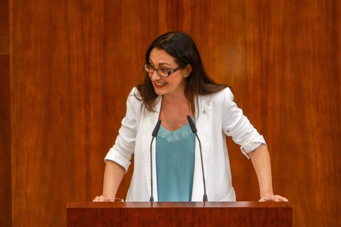 La diputada de Unidas Podemos Izquierda Unida Madrid en Pie en la Asamblea de Madrid, Sol Sánchez, interviene durante el debate del segundo pleno de la investidura de la candidata del PP a la Presidencia de la Comunidad de Madrid.