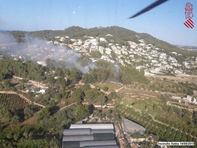 Imagen del incendio captada por un helicóptero de la Generalitat
