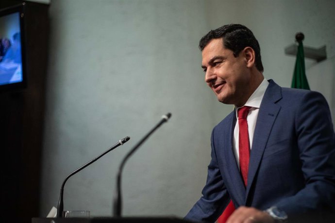 El presidente de la Junta de Andalucía, Juanma Moreno preside la reunión del Consejo de Gobierno y, al término de la sesión, comparece en rueda de prensa.