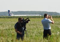 Un avión con más de 200 pasajeros aterriza de emergencia en una plantación tras salir de Moscú