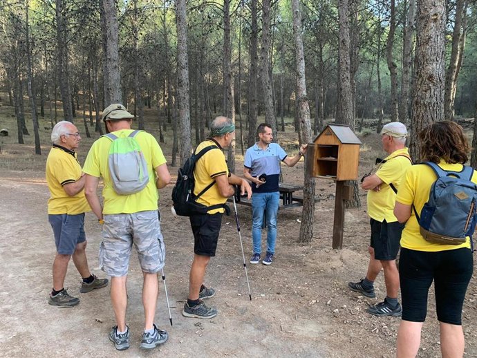 Casitas contenedoras de libros y folletos en senderos de Valdejalón
