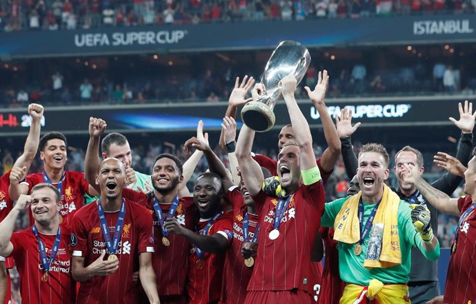 Adrián da la Supercopa al Liverpool