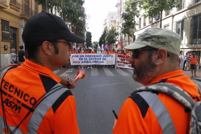 Marcha reivindicativa de trabajadores del sector de ambulancias en Málaga