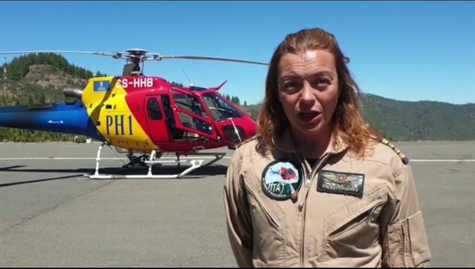 Marlene Nogueira, piloto de uno de los helicópteros del Cabildo de Gran Canaria que han actuado en el incendio de Artenara