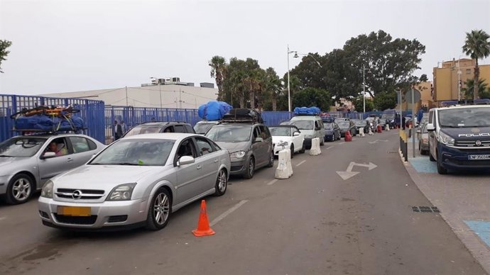 Coches en la frontera de Melilla