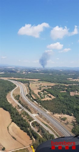 Controlado un incendio de balas de paja en Riudellots de la Selva (Girona)