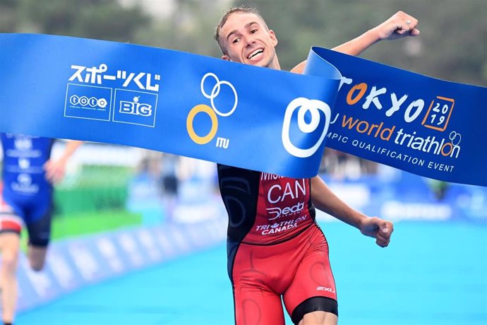 Tyler Mislawchuk se lleva el test olímpico de triatlón en Tokio