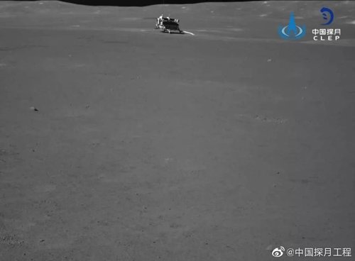 El aterrizador lunar chino Chang'e 4, visto desde el rover Yutu 2