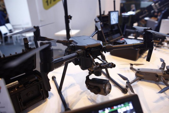 Un dron de la Guardia Civil, expuesto en la primera Feria Internacional de Defensa y Seguridad (FEINDEF) en IFEM.