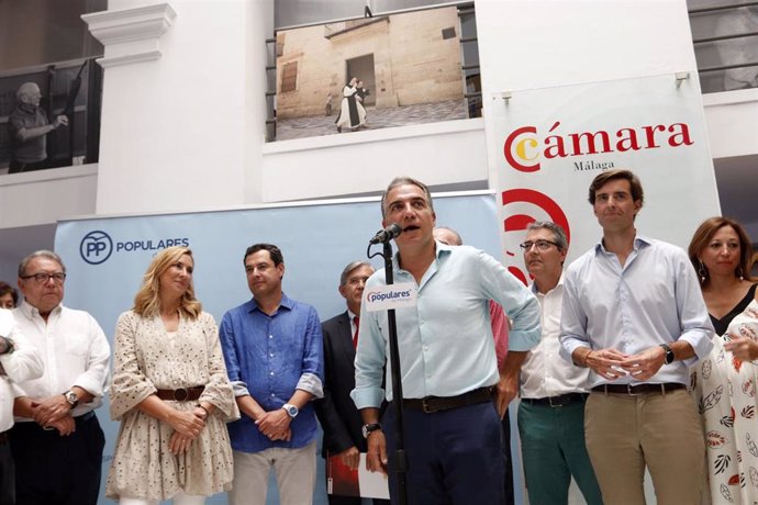 Bendodo interviene en la entrega del premio 'Populares del Año', organizado por el PP de Málaga, a Cruz Roja.