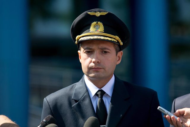 Damir Yusupov, piloto del avión que realizó un aterrizaje de emergencia poco después de despegar de Moscú