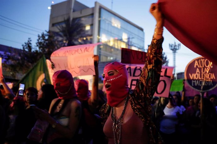 Marcha feminista contra la Policía en México