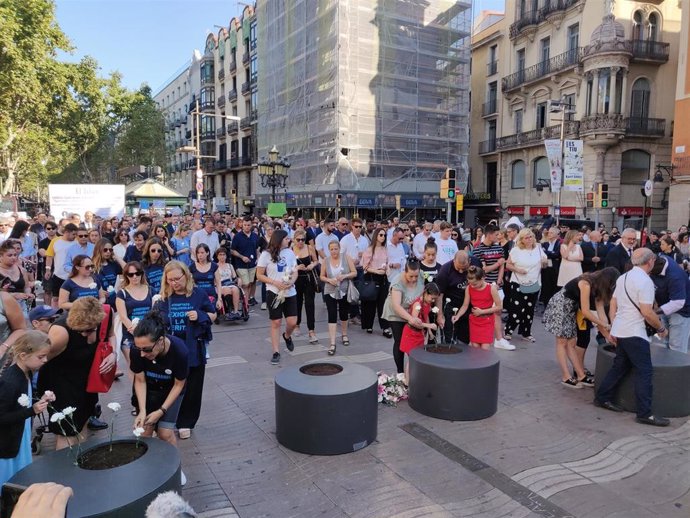 Homenaje a las víctimas del 17A en La Rambla de Barcelona