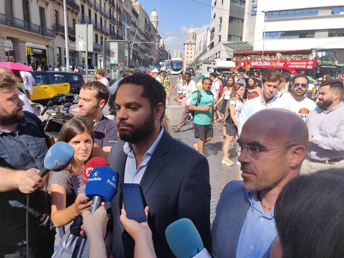 El diputado de Vox en el Congreso por Barcelona, Ignacio Garriga, y el eurodiputado del partido, Jorge Buxadé.