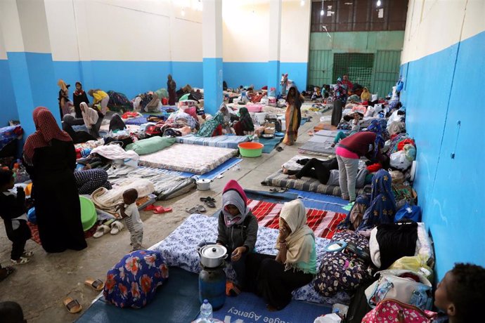 Migrantes en un centro de detención en Zawiya, cerca de Trípoli