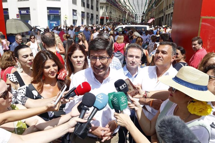 El vicepresidente de la Junta y portavoz de Cs en Andalucía, Juan Marín, atiende a los medios de comunicación en la Feria de Málaga.