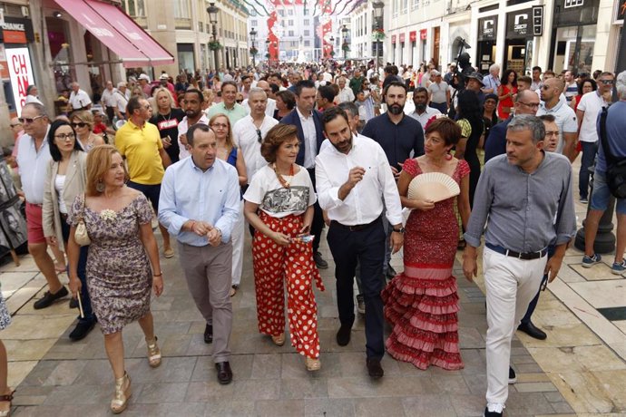 La secretaria de Igualdad del PSOE y vicepresidenta del Gobierno en funciones, Carmen Calvo, visita la Feria de Málaga con miembros del PSOE de la provincia.