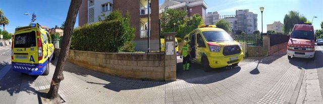 Herido por traumatismo craneoencefálico al caerle cascotes de una fachada en Castro