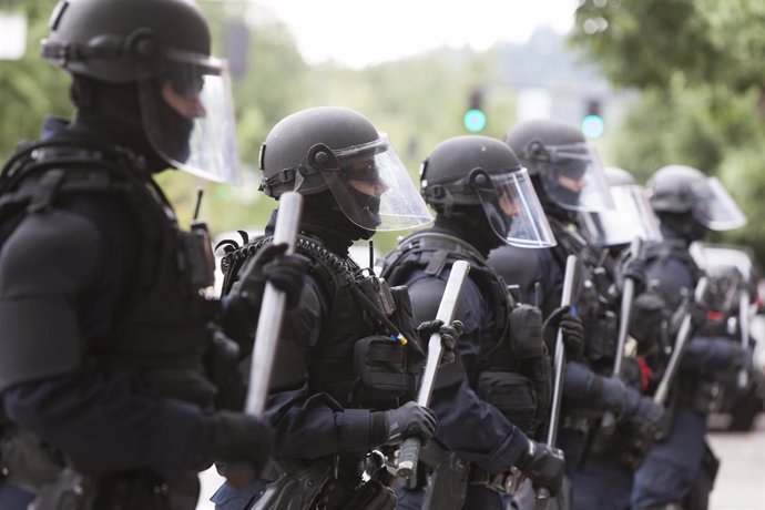 La Policía de Portland durante los enfrentamientos   