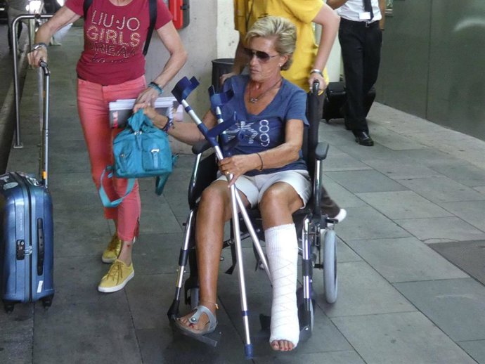 Chelo García Cortés sonríe, pese a ir en silla de ruedas, gracias a los cuidados de Marta Roca