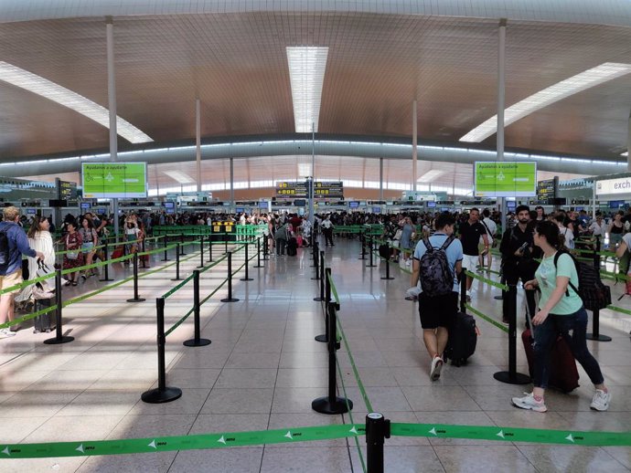 Filtre de seguretat en la T1 de l'Aeroport de Barcelona, en una imatge d'arxiu.
