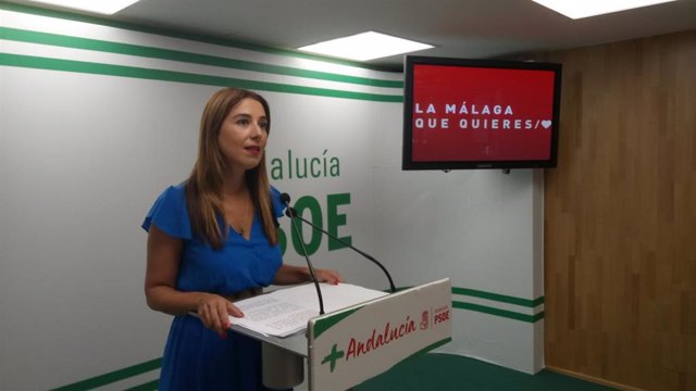 La secretaria de Políticas Migratorias y Andaluces en el Exterior del PSOE de Andalucía, Beatriz Rubiño, en rueda de prensa.