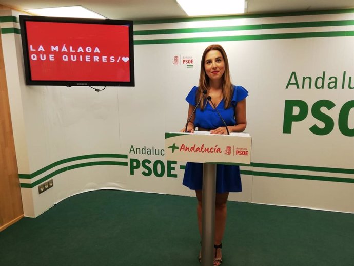 La secretaria de Políticas Migratorias y Andaluces en el Exterior del PSOE de Andalucía, Beatriz Rubiño, en rueda de prensa.