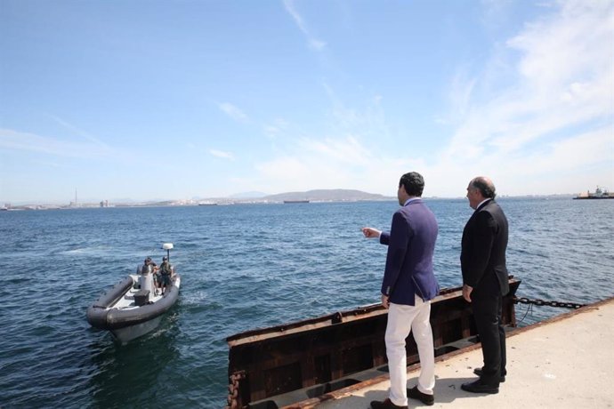 El presidente de la Junta, Juanma Moreno, en Algeciras junto al alcalde José Ignacio Landaluce, en una imagen de archivo.