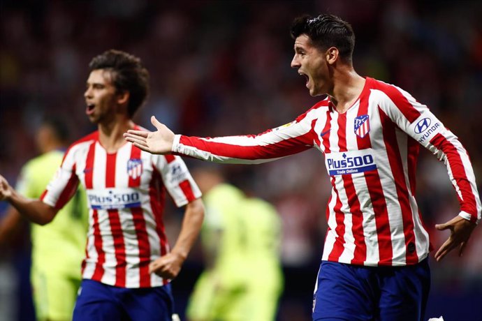 Alvaro Morata y Joao Felix celebran el 1-0 del Atlético ante el Getafe.