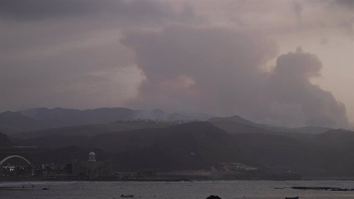Incendio de Valleseco visto desde Las Palmas de Gran Canaria