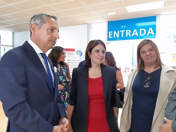 La vicesecretaria del PSOE, Adriana Lastra, antes de su visita a la Fidma