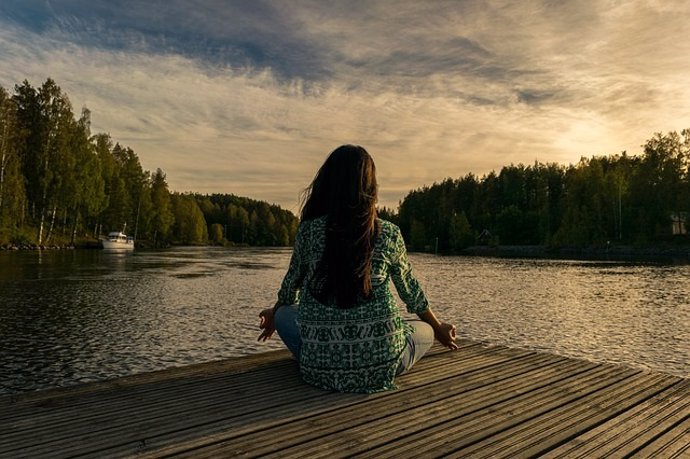 Un estudio evidencia que la meditación en adultos con deterioro cognitivo leve p