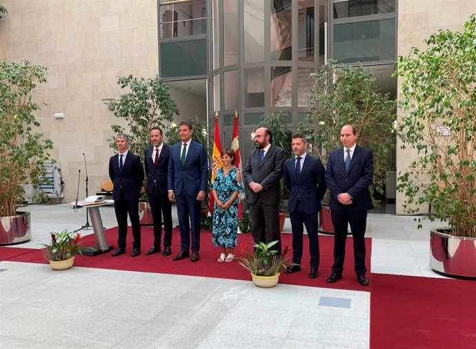 El consejero de la Presidencia, Ángel Ibáñez, junto a seis de los altos cargos de su área.