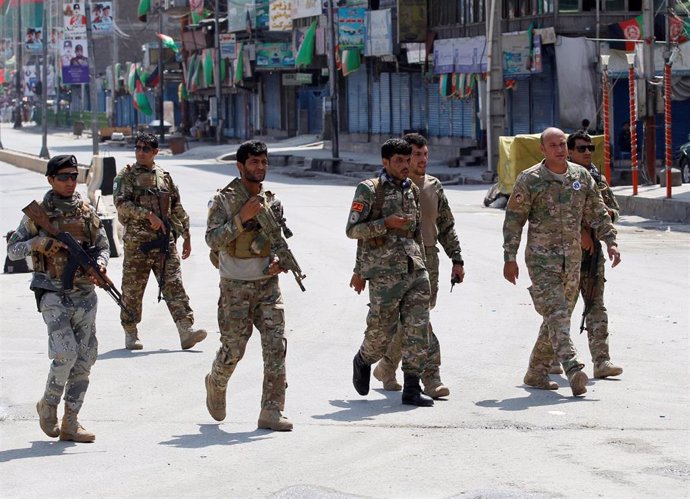 Las fuerzas de seguridad en Jalalabad tras la explosión de diez bombas